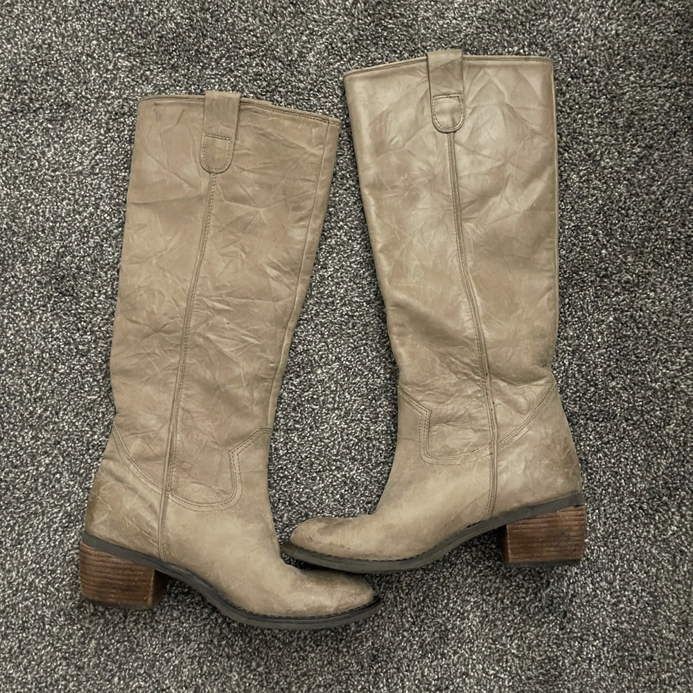 Women’s tall heeled boots